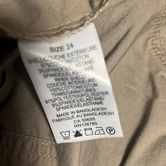 A tan skort   Great for the warm weather. Size 24 - Picture 7 of 7